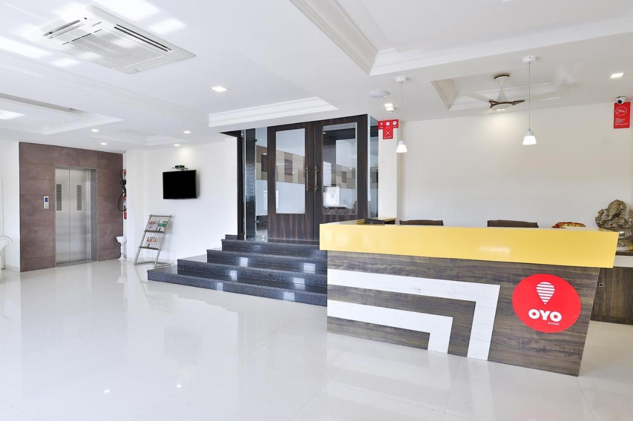 Oyo 3783 Hotel Bhavani Palace Sātej Exterior photo